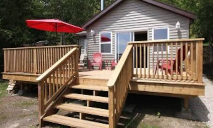 Tobermory Cottage | Cozy cottage located on Cameron Lake in beautiful Bruce Peninsula