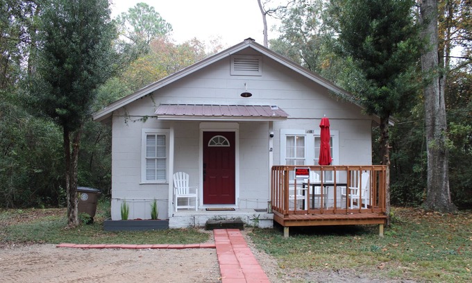 Mobile Cottage | Cozy cottage minutes from downtown Mobile, Bel Air mall, Top Golf, and more.