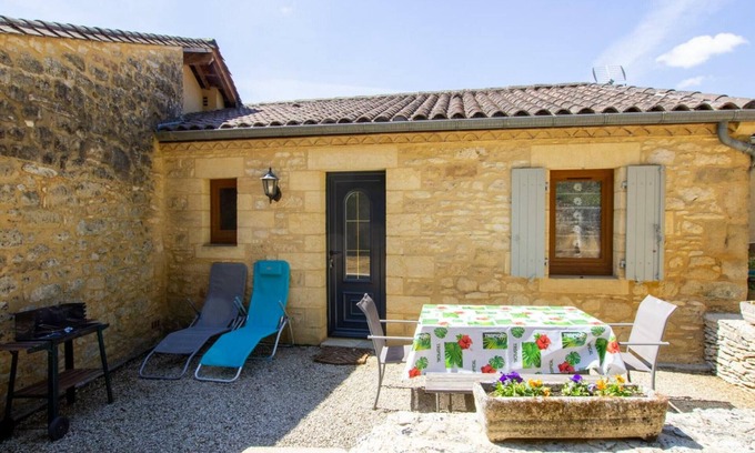 La Roque-Gageac Cottage | Cozy Cottage Near Top French Villages, Forest Views, BBQ, Baby Gear