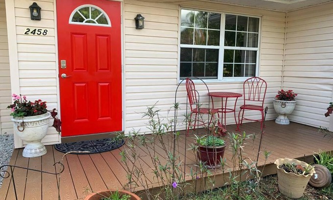Arlington Park House | Cozy Cottage near Beaches and Downtown Sarasota