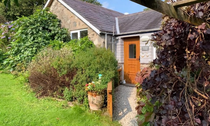 Caernarfon House | Cozy Cottage - Near Brew Pub/Snowdonia National Park.