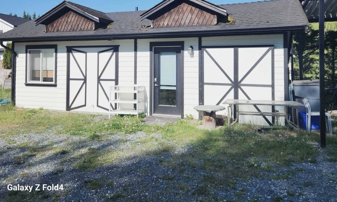 Brentwood Bay Cottage | Cozy Cottage Near Butchart Gardens!