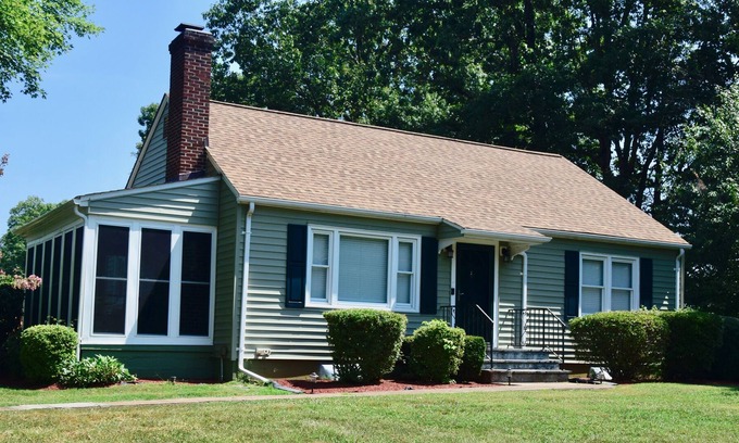 Orange Cottage | Cozy Cottage near Montpelier