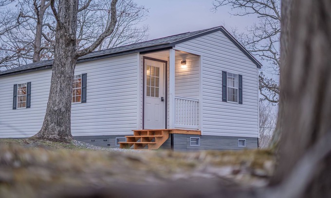 Crossville Cottage | Cozy Cottage on 4 Acres