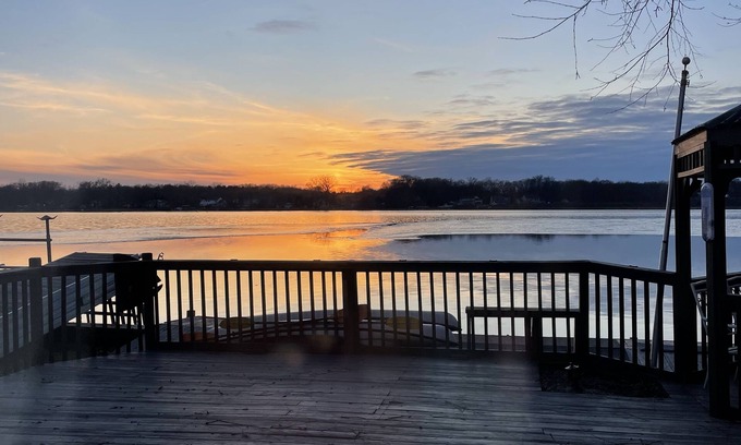 Alto Cottage | Cozy Cottage on a All Sport Lake, Grand Rapids Area