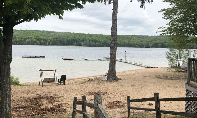 Bellaire Cottage | Cozy Cottage on a beautiful Beach Resort in Northern Michigan