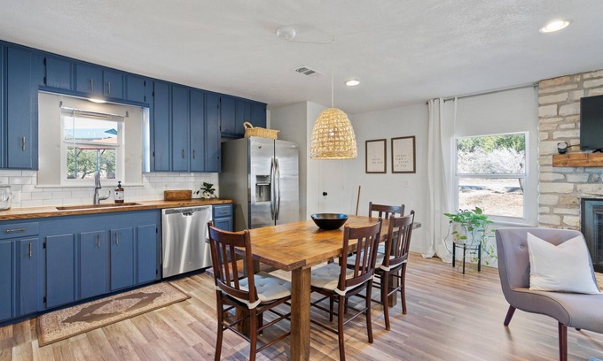 Oatmeal House | Cozy Cottage on Flat Creek - 5 min from Flat Creek Winery!
