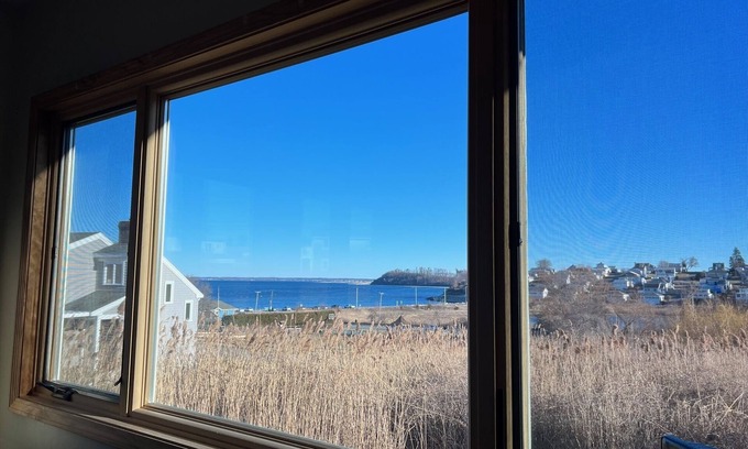 Great Neck Cottage | Cozy cottage on Great Neck, easy walk to Pavilion Beach!