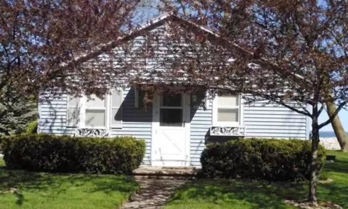 Green Bay Cottage | Cozy Cottage on Green Bay - Between Door County, Green Bay (Lambeau), Fox Valley