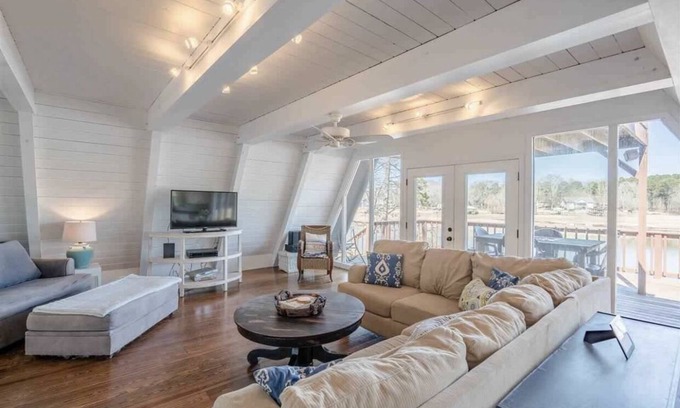 Mid America House | Cozy cottage on Lake Hamilton fabulous place with boat dock swimming dock 