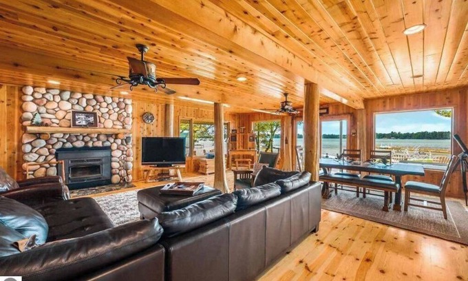 Grayling Cabin | Cozy Cottage on Lake Margrethe.