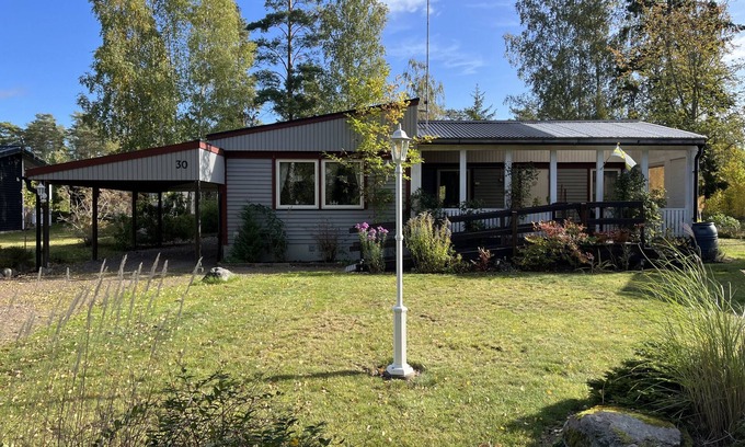 Monsteras House | Cozy cottage on Oknö near swimming and nature | SE05013