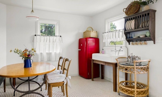 Washington Cottage | Cozy cottage on Sprawling 55 Acre Horse Farm