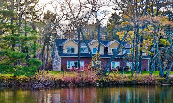 Nisswa Cottage | Cozy Cottage on the Lake off of Paul Bunyan Trail. Walking distance to Nisswa.