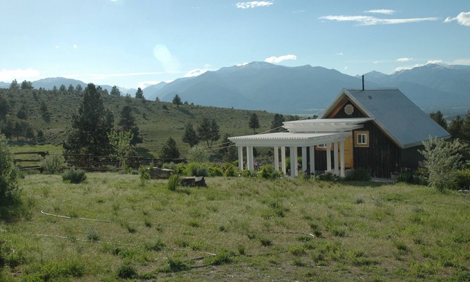 Stevensville Cottage | Cozy Cottage overlooking Bitterroot Valley, private setting east of Victor