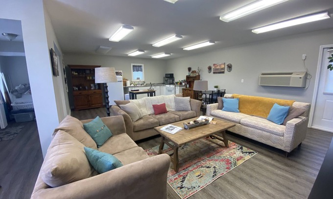 Grant Cottage | Cozy Cottage, Quiet and Peaceful, Minutes from Lake Guntersville