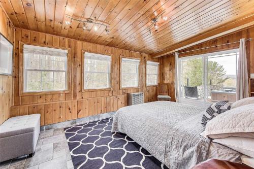 Penetanguishene House | Cozy Cottage Retreat: HotTub, PingPong/Pool Table, Heated Pool, Fireplace