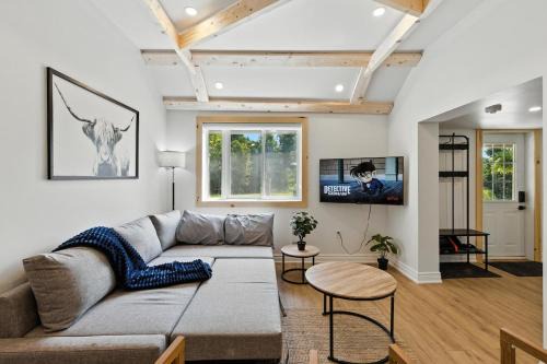Hastings Highlands House | Cozy Cottage Retreat Private 2 Acres, Near Lake