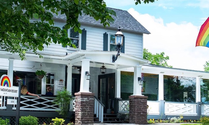 East Stroudsburg Resort | Cozy Cottage Room with Private Bath and Porch