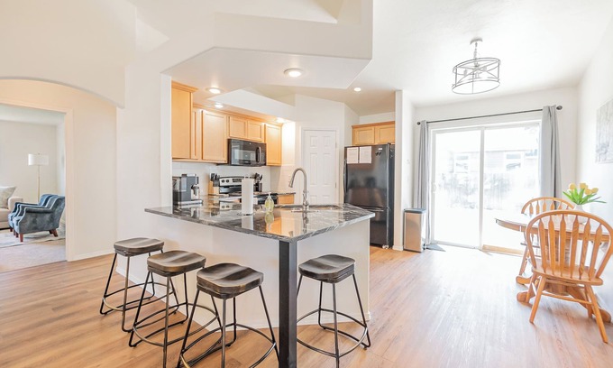 Mountain Home House | Cozy Cottage - Sleeps 8, Large Backyard