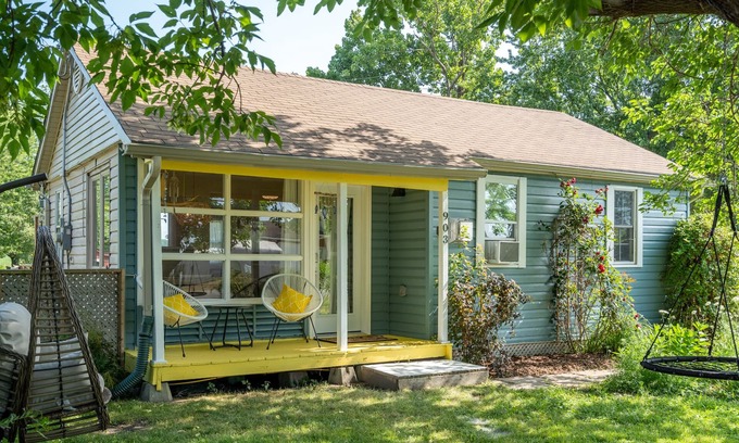 Selkirk Cottage | Cozy Cottage, steps to beach + Hot Tub - Lake Erie Couple or Family Getaway