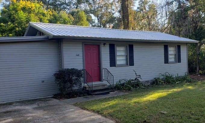 Monticello House | Cozy Cottage surrounded by antebelllum homes close to downtown.