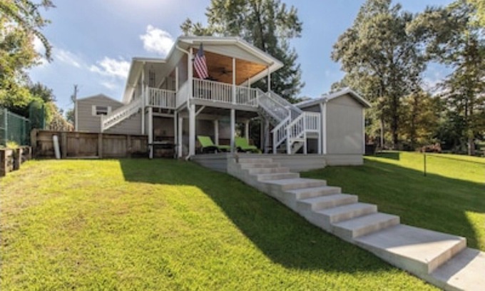 Pointblank House | Cozy Cottage to Tele-commute or Vacation with slip and kayaks included
