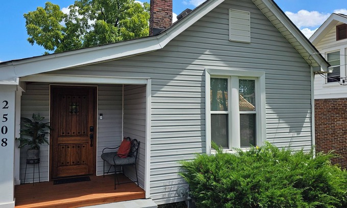 Cahal Street Group Cottage | Cozy Cottage @ Trevecca