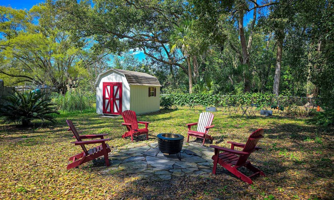 Mount Dora House | Cozy Cottage Under the Oaks, Pet-Friendly and Minutes from Mt. Dora