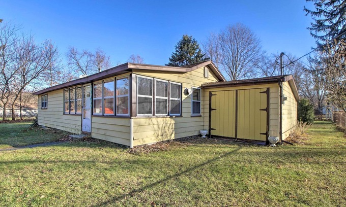 Lake Michigan Beach Cottage | Cozy Cottage w/ Fire Pit: 1 Mi to Lake MI Beaches!