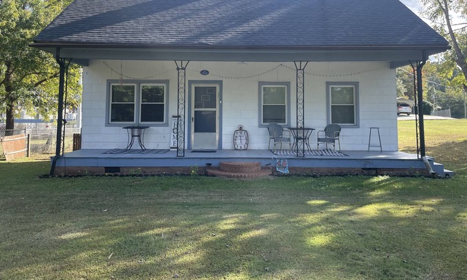 Rhodhiss Cottage | Cozy Cottage With a View - Lake Hickory
