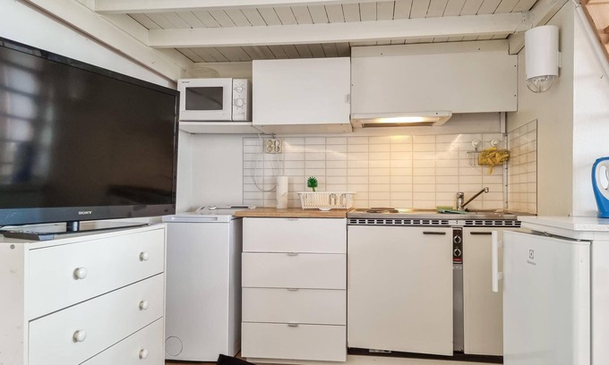 Habo Municipality House | Cozy cottage with a view of Lake Vättern.