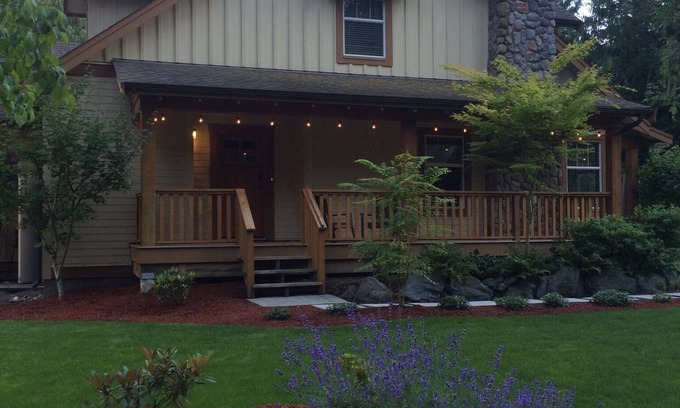 Lindell Beach Cottage | Cozy Cottage with Resort Inspired Amenitiesnn