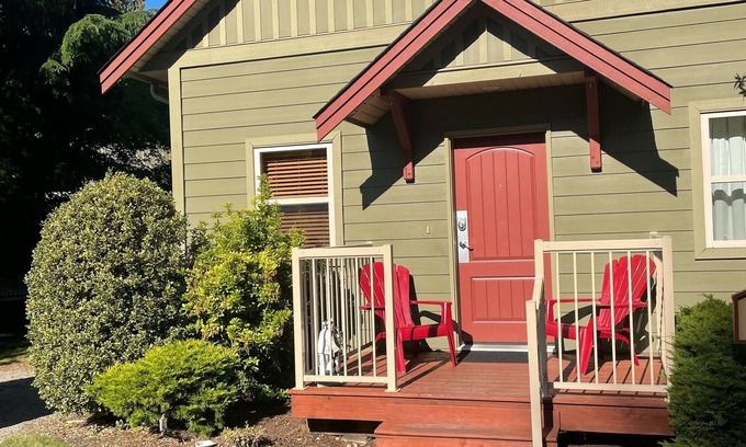 Regional District of Nanaimo Cottage | Cozy Cottage with deck & BBQ, short walk Rathtrevor Beach.