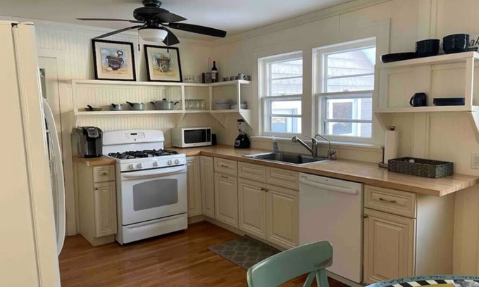 Higgins Lake House | Cozy cottage with Higgins Lake peek-a-boo views