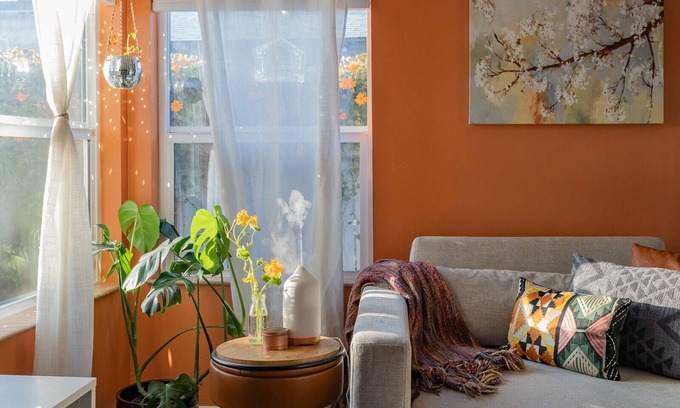 City Heights Cottage | Cozy cottage with hot tub in secret garden near canyons trails, City Heights