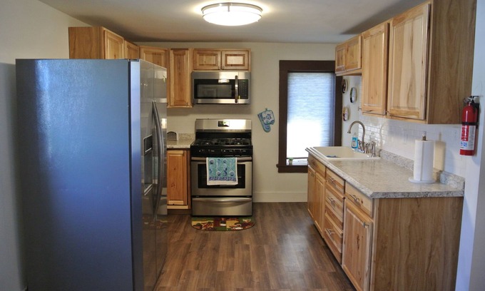Two Rivers Cottage | Cozy cottage with lakeviews, steps from Waverly Inn.