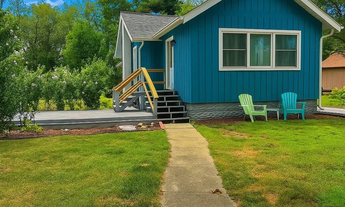 Mill Creek House | Cozy Cottage With Lake View