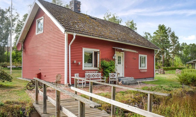 Malilla House | Cozy cottage with natural plot in quiet surroundings.