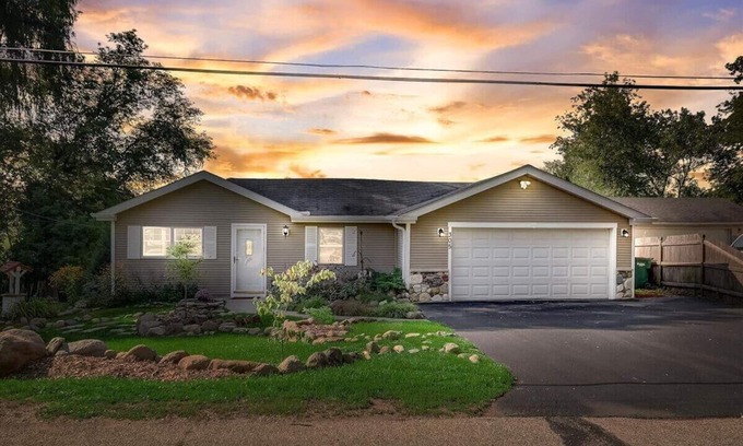 Powers Lake House | Cozy Cottage With Prairie & Lake Views Near Summer Activities & Lake Geneva