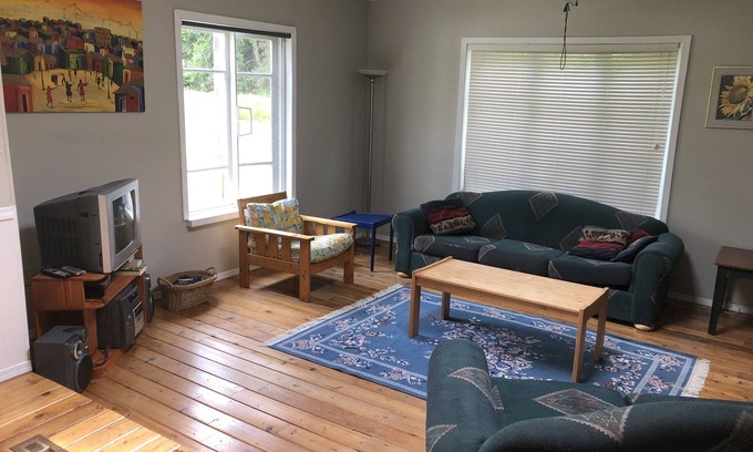Magna bay Cottage | Cozy cottage with rustic charm, beach across the road