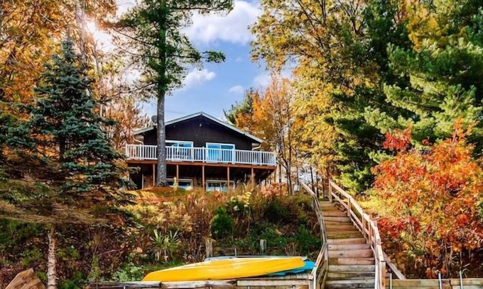 Wautoma Cabin | Cozy Cottage with so many amenities, on beautiful Little Hills Lake in Wautoma