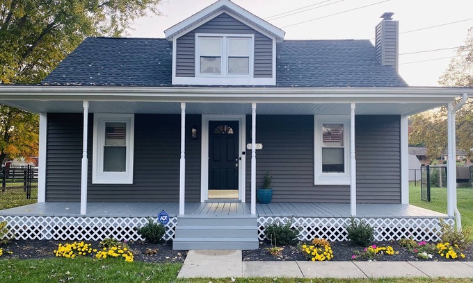 Manassas House | Cozy Cottage with Spacious Backyard!