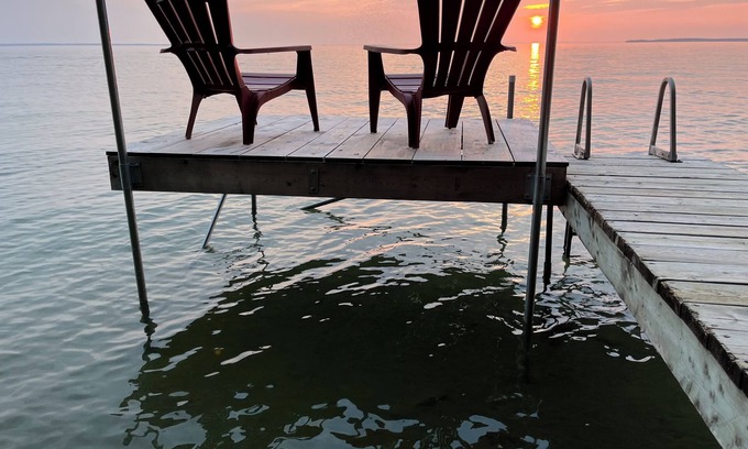 Brock Cottage | Cozy Cottage With Stunning Sunsets & Sandy Shallow Water to Swim and Play