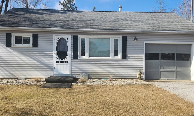 Celina Cottage | Cozy Cottage with water access, Newly remodeled