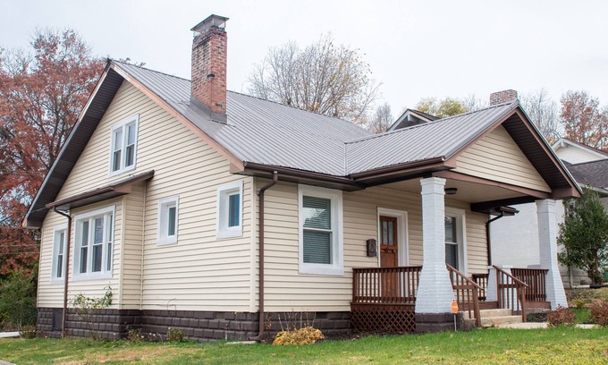 Bristol Cottage | Cozy Cottage within walking distance of downtown!