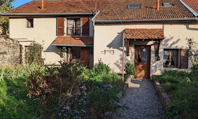 Vauvillers Cottage | Cozy cottages near Luxeuil, shared garden