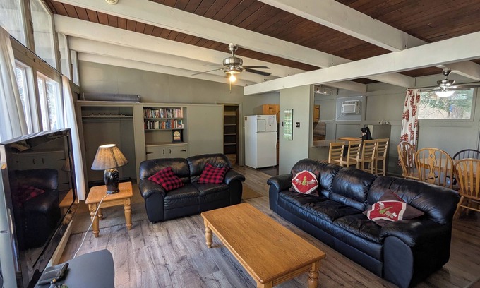 Falcon Lake Cabin | Cozy Cottonwood Cabin at Falcon Lake –Walk to Beach, Shops, Activities & Trails!