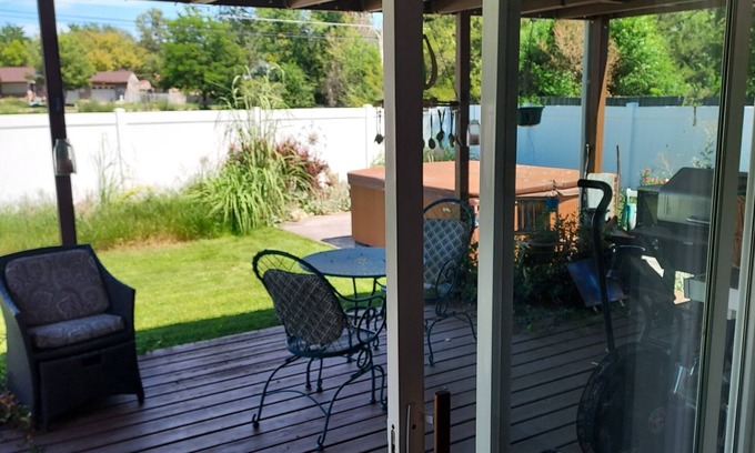 Scottsbluff House | Cozy country 3 bedroom 2 full baths fenced back yard animals welcome