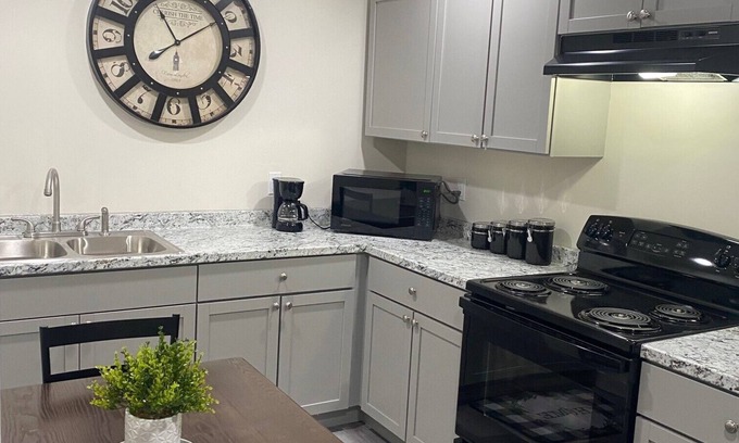 Mendon Apartment | Cozy country apartment minutes away from local attractions.